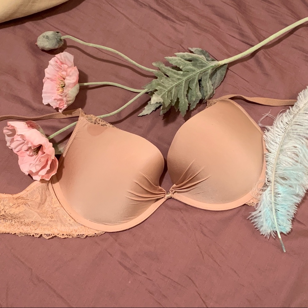 Lovely nude lace bra 34 B
